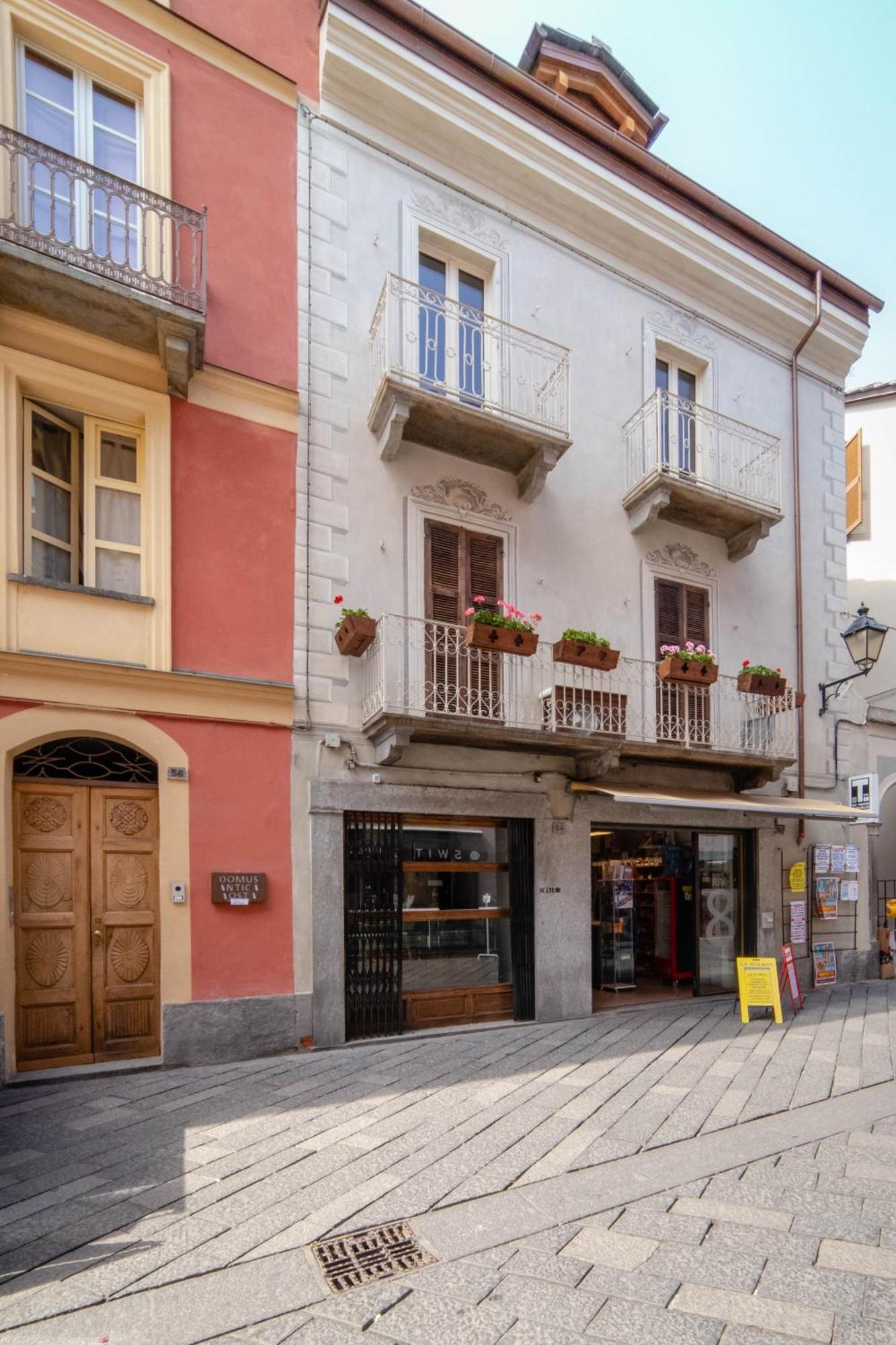 Domus Antica Aosta Hotel Exterior photo