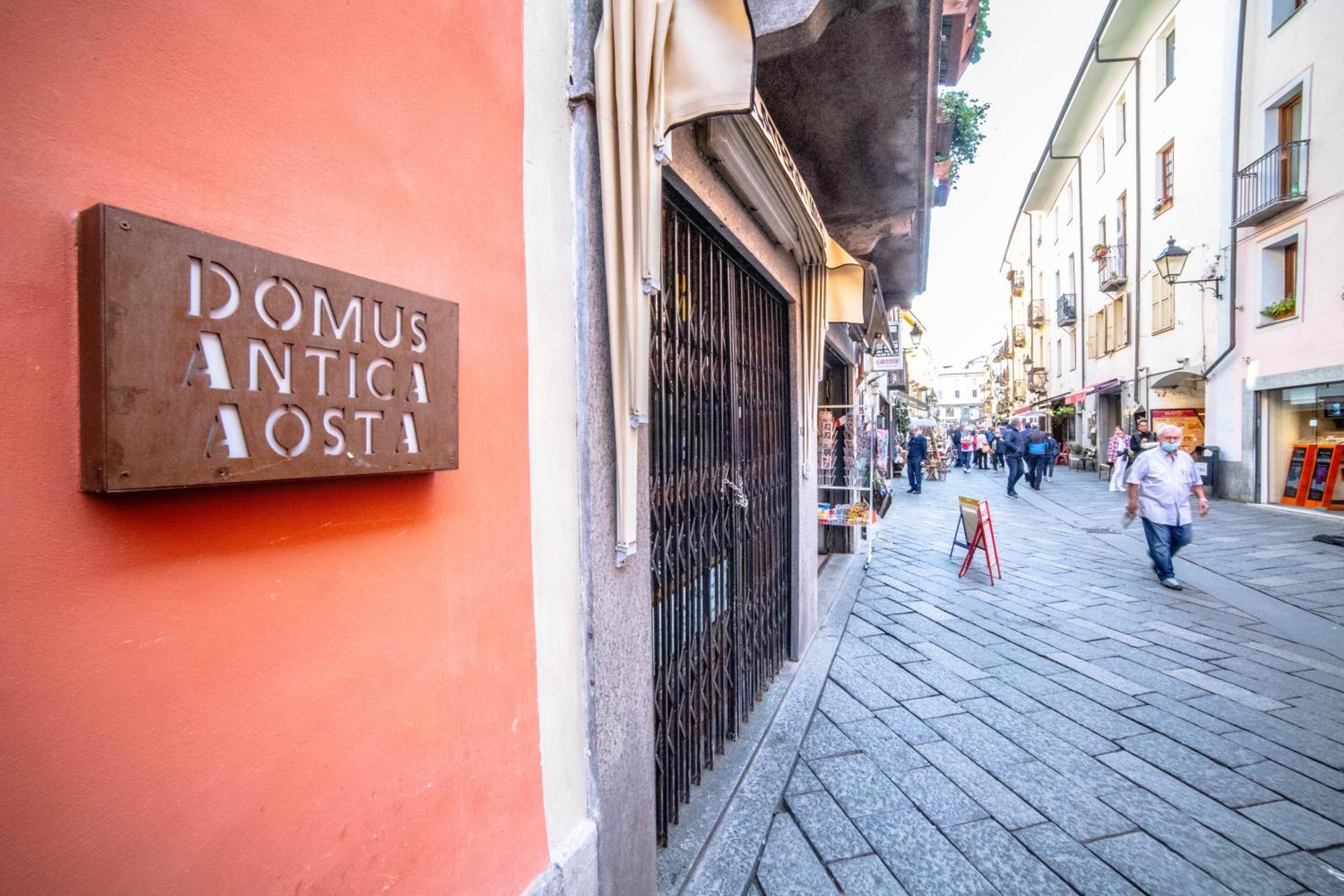 Domus Antica Aosta Hotel Exterior photo